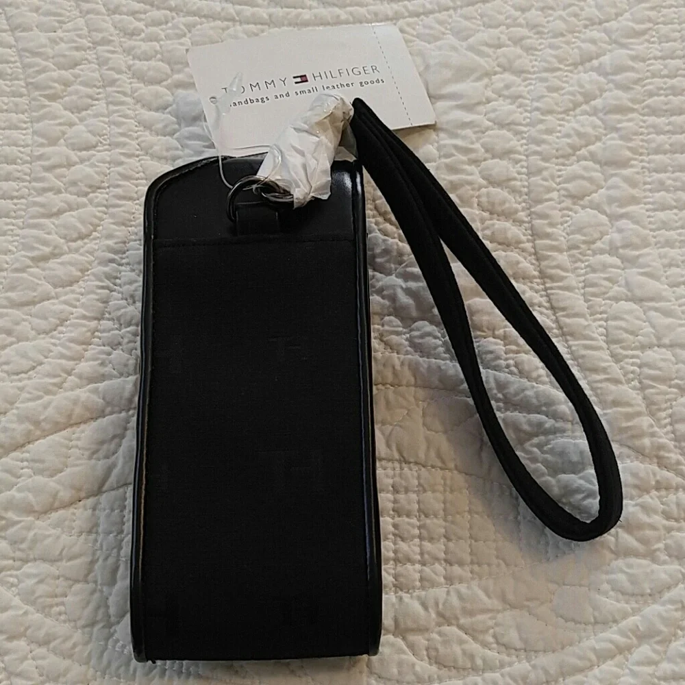 NWT Tommy Hilfiger cell phone case